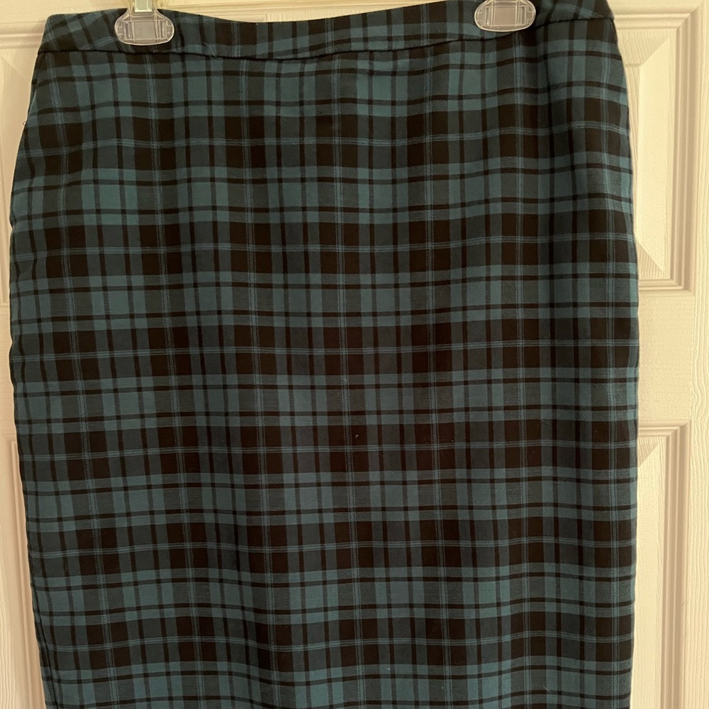 111 Merona Black and blue pencil skirt